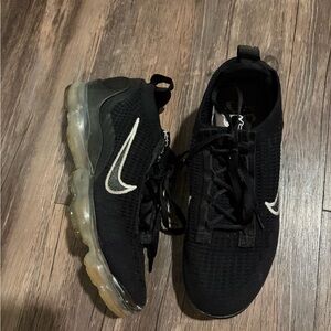 Nike Air VaporMax 2021 Flyknit in the "Black Metallic Silver” Size Women’s 7.5